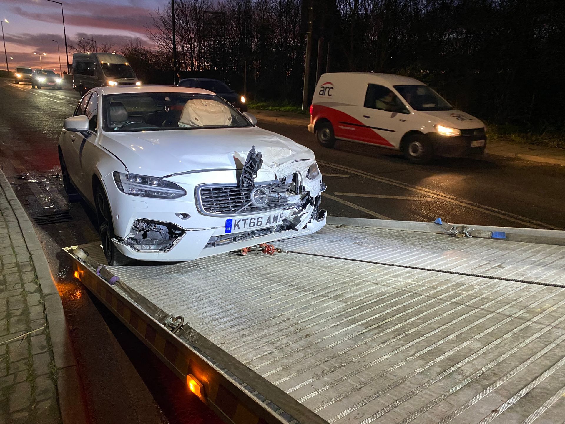 Staying Safe While Waiting for 24 Hour Car Recovery Services