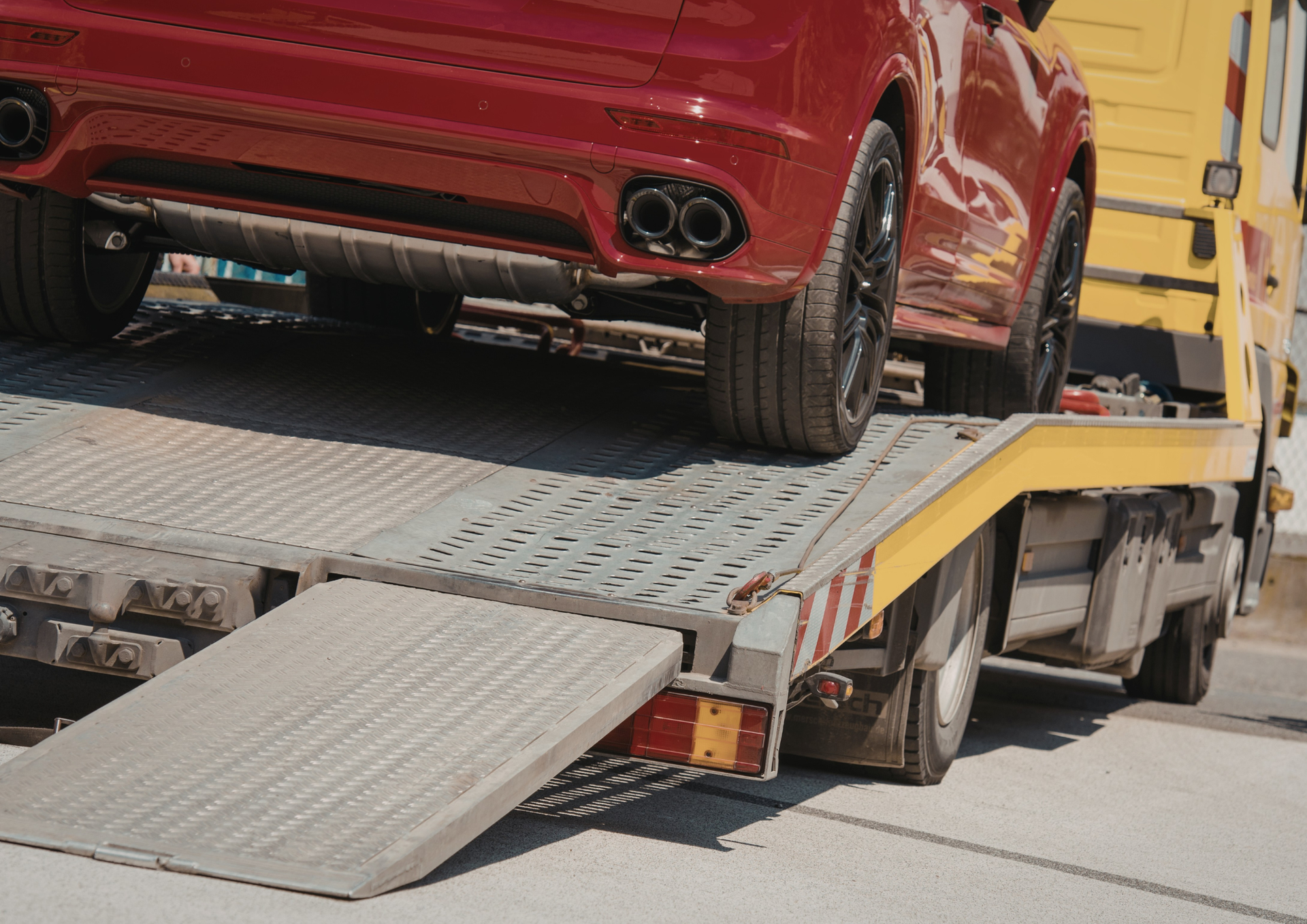 Safety Tips While Waiting for Car Recovery Doncaster to Arrive