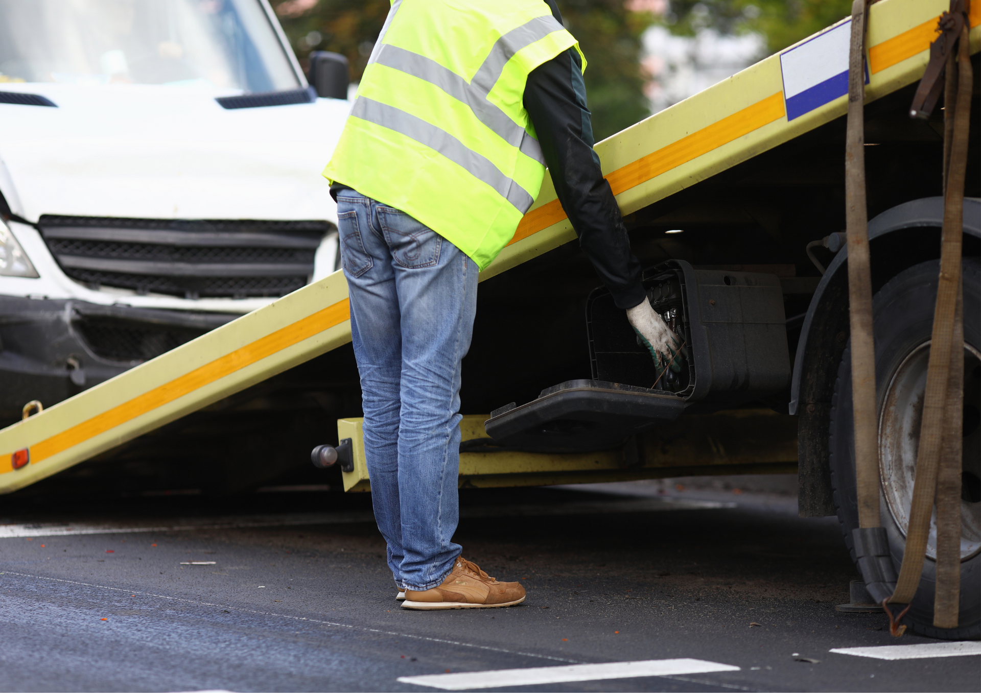 10 Essential Tips to Stay Calm and Safe During a Breakdown